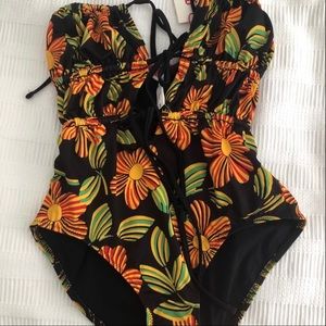 Solid & Striped The Paula Groovy Mod Floral